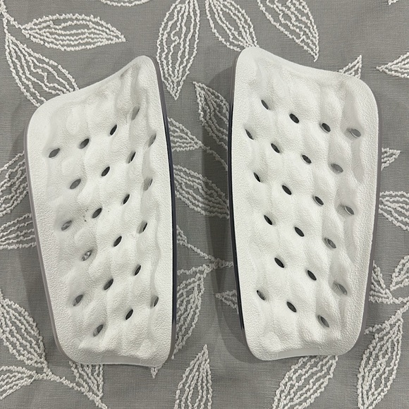 Soccer shin pads - Picture 2 of 2
